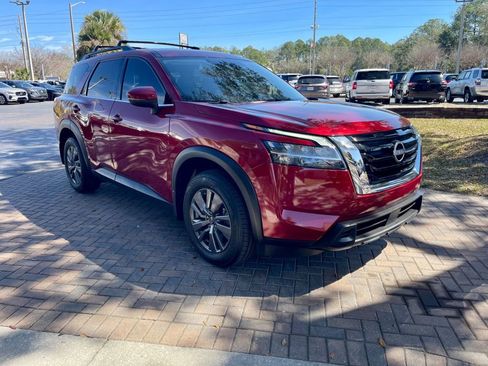 Used 2022 Nissan Pathfinder SV image 8