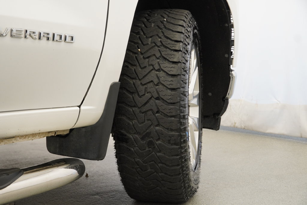 Certified 2021 Chevrolet Silverado 1500 LTZ w/ Z71 Off-Road Package AWD/4WD image 20