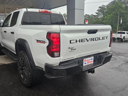 Used 2024 Chevrolet Colorado Trail Boss w/ Technology Package AWD/4WD image 5