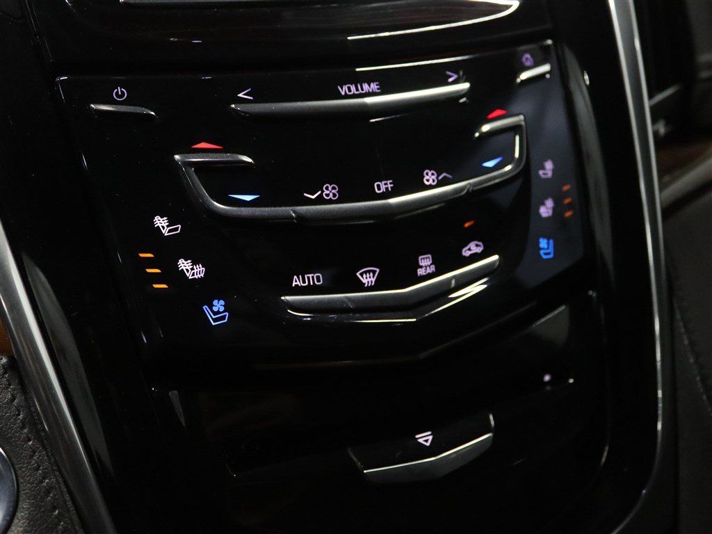 Used 2019 Cadillac Escalade Premium Luxury AWD/4WD image 33