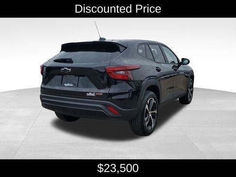 Used 2025 Chevrolet Trax RS w/ Driver Confidence Package FWD image 3