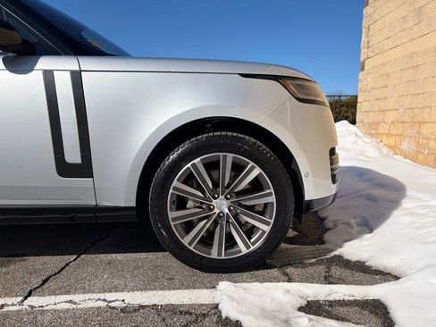 Certified 2023 Land Rover Range Rover SE image 9