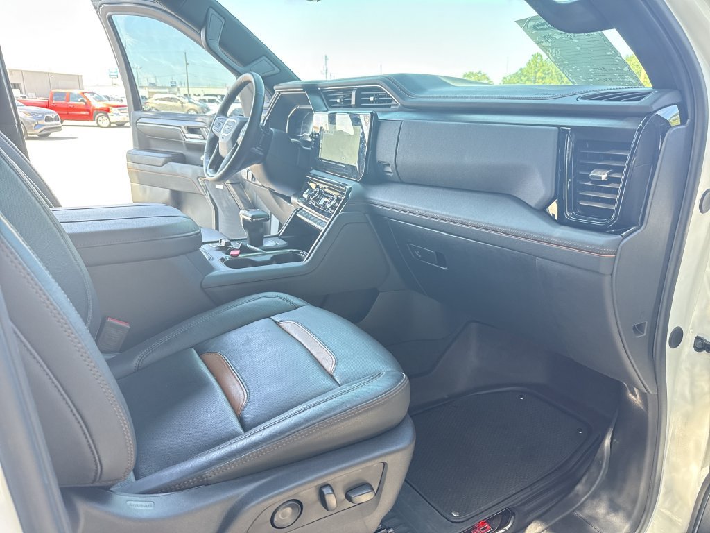 Used 2024 GMC Sierra 1500 AT4 w/ Technology Package AWD/4WD image 32