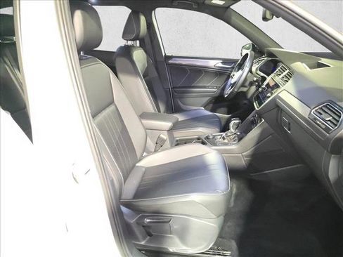 Used 2022 Volkswagen Tiguan SE R-Line image 10