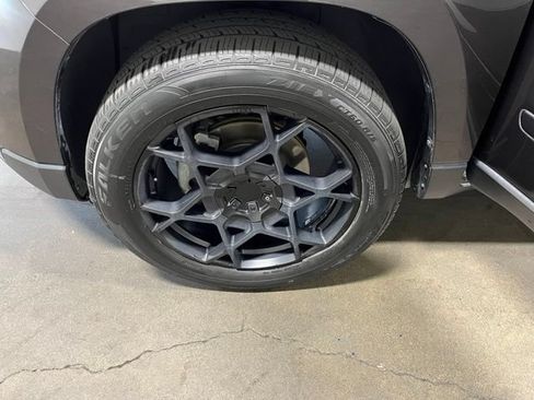 Used 2017 GMC Acadia Limited SLT FWD image 30