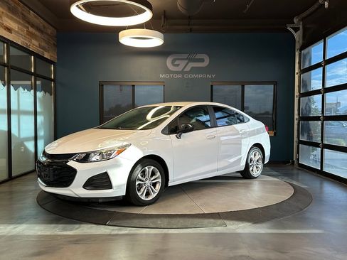 Used 2019 Chevrolet Cruze LS w/ LS Convenience Package FWD image 7