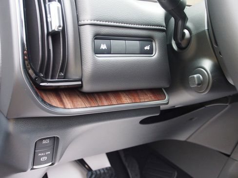 New 2026 Nissan Armada SL w/ Captain's Chari Seat Package image 20