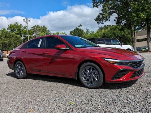 New 2024 Hyundai Elantra SEL image 2