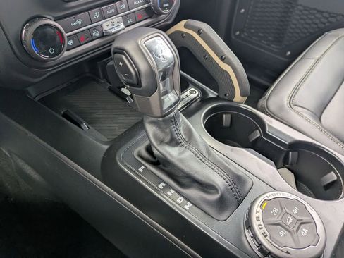 New 2025 Ford Bronco Badlands w/ Sasquatch Package AWD/4WD image 12