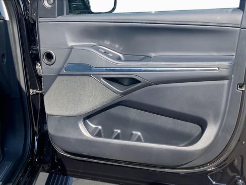 Certified 2025 Lincoln Navigator Reserve AWD/4WD image 23