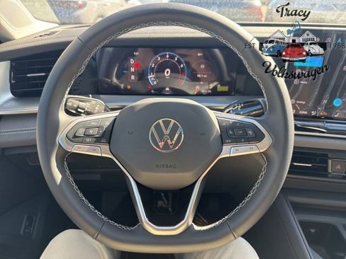 New 2025 Volkswagen Tiguan SE image 10