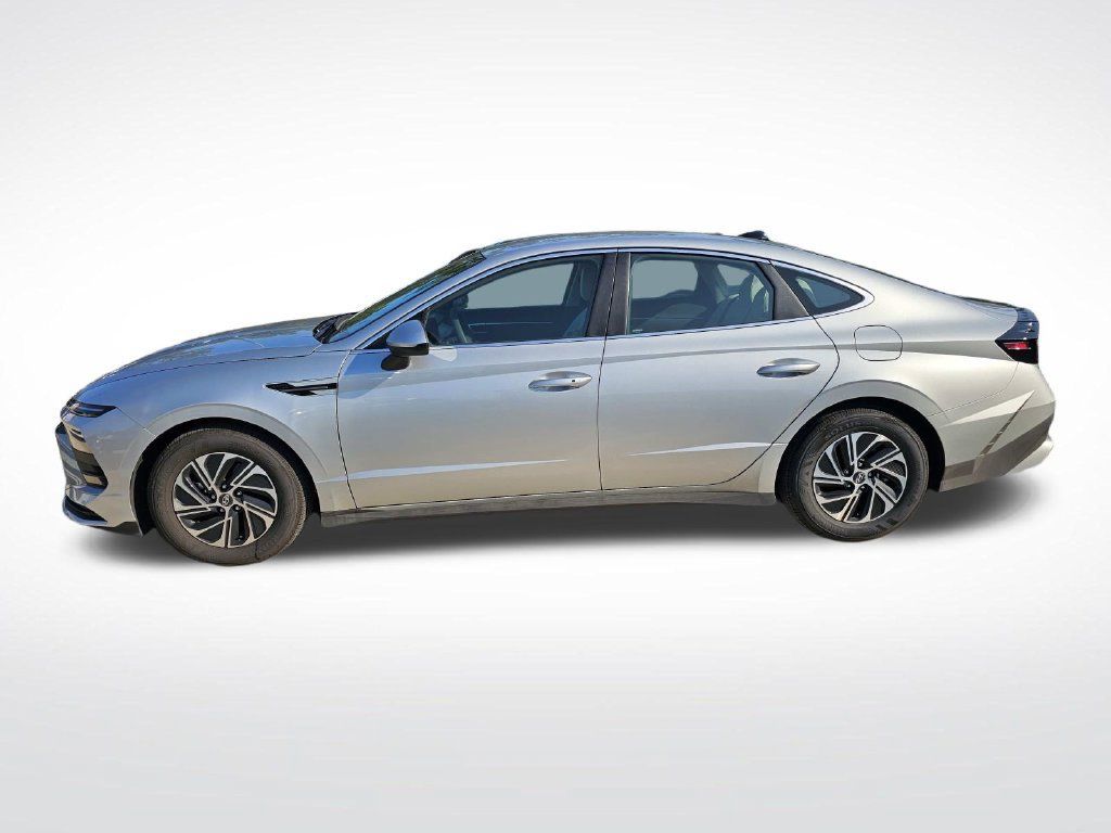 Certified 2026 Hyundai Sonata Blue FWD image 11