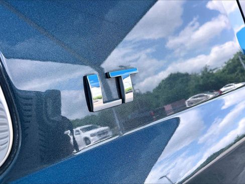 Used 2019 Chevrolet Suburban LT image 10