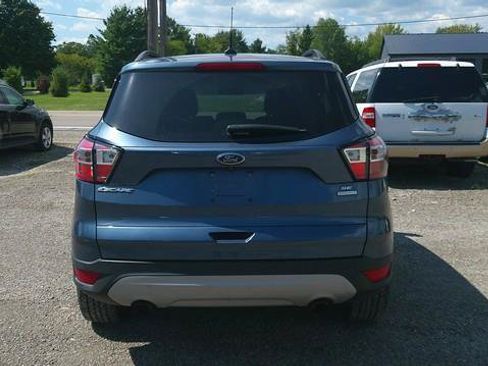 Used 2018 Ford Escape SE w/ SE Sync 3 Package FWD image 4