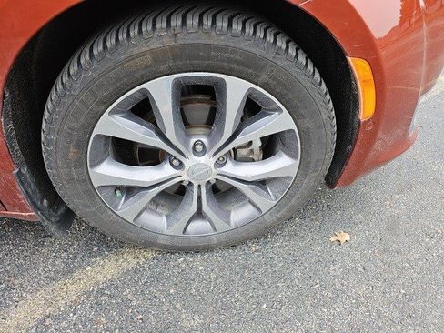 Used 2018 Chrysler Pacifica Limited w/ Tire & Wheel Group image 10