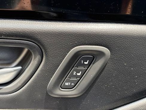 Used 2024 Honda Pilot Touring image 14