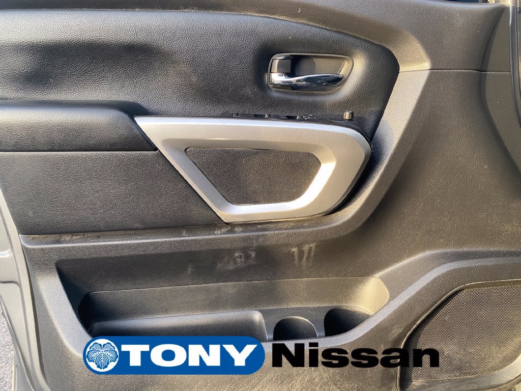 Used 2023 Nissan Titan SV w/ SV Convenience Package RWD image 12