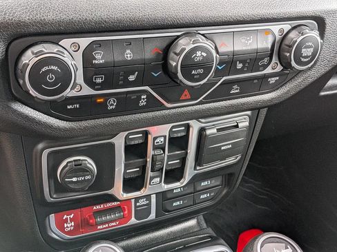 Used 2024 Jeep Wrangler Unlimited Sport AWD/4WD image 23