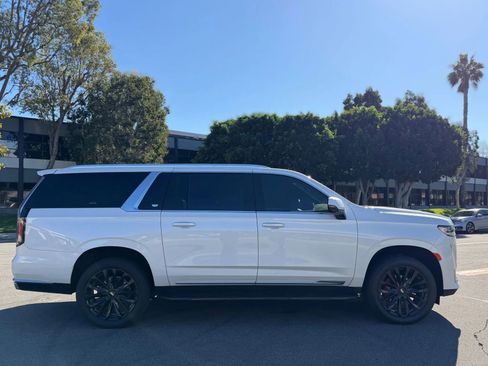 Used 2024 Cadillac Escalade ESV Luxury image 7