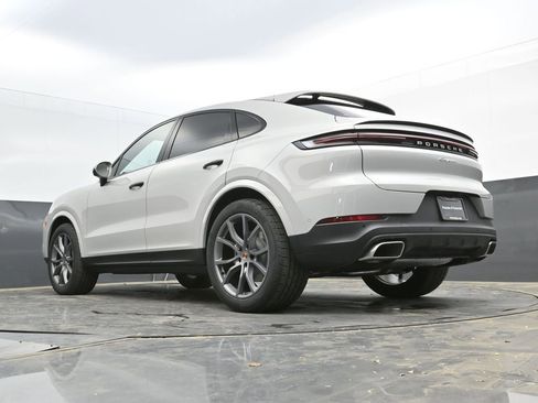 New 2025 Porsche Cayenne Coupe image 40