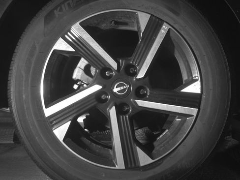 Used 2025 Nissan Sentra SV FWD image 15
