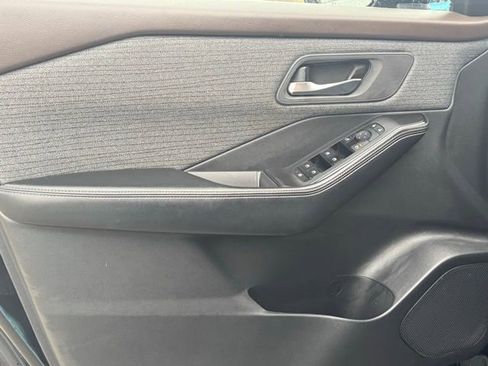 Used 2023 Nissan Rogue SV image 15