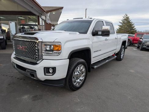 Used 2017 GMC Sierra 2500 Denali w/ Duramax Plus Package image 3