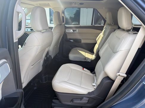 Used 2021 Ford Explorer Platinum w/ Equipment Group 601A AWD/4WD image 5