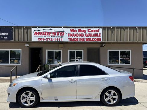 Used 2014 Toyota Camry SE FWD image 6
