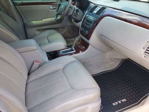 Used 2006 Cadillac DTS w/ Trunk Convenience Package image 34