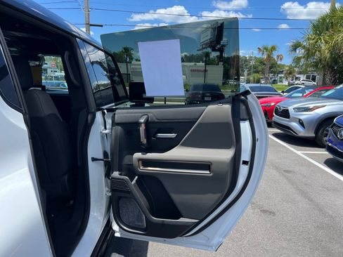 Used 2025 GMC Hummer EV 2X AWD/4WD image 71