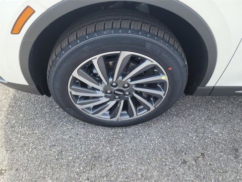 New 2026 Lincoln Corsair Reserve image 9