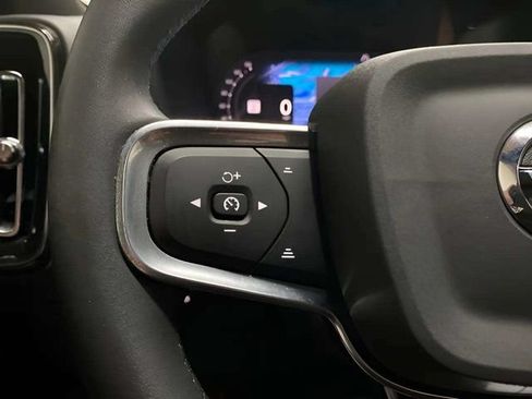Used 2023 Volvo XC40 Recharge Ultimate AWD/4WD image 33