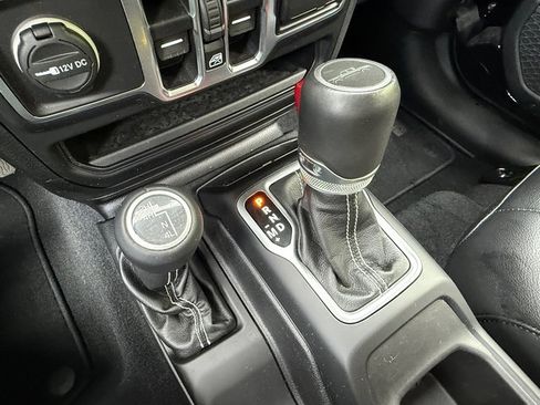 Used 2020 Jeep Gladiator Overland AWD/4WD image 24