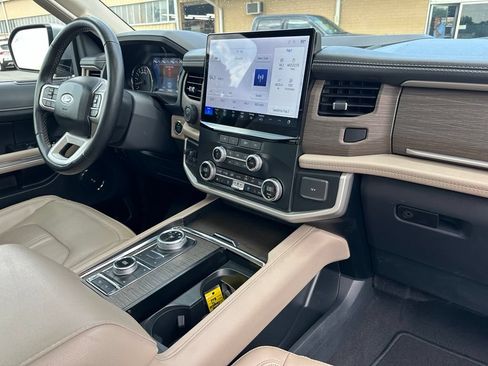 Used 2023 Ford Expedition Limited AWD/4WD image 20