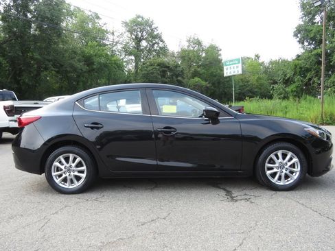 Used 2016 MAZDA MAZDA3 i Sport w/ Preferred Equipment Package FWD image 4