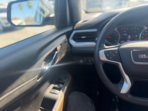 Used 2022 GMC Acadia SLE w/ LPO, Floor Liner Package FWD image 7