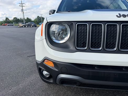 Used 2023 Jeep Renegade Latitude AWD/4WD image 6