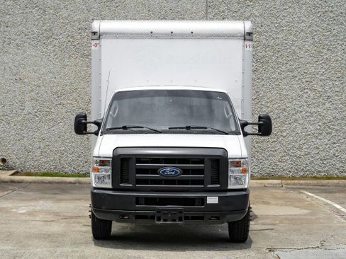 Used 2019 Ford E-350 and Econoline 350 Super Duty w/ Power Windows & Locks Group RWD image 5