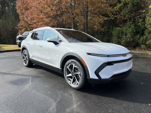 New 2026 Chevrolet Equinox EV LT AWD/4WD image 2