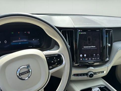 Used 2018 Volvo XC60 T5 Momentum w/ Convenience Package AWD/4WD image 12