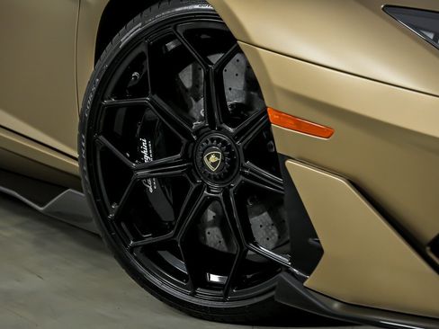 Used 2021 Lamborghini Aventador SVJ AWD/4WD image 4