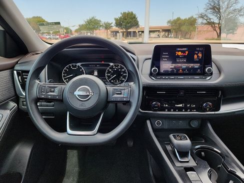 Used 2023 Nissan Rogue SV image 6