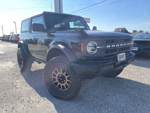 New 2025 Ford Bronco Base image 2