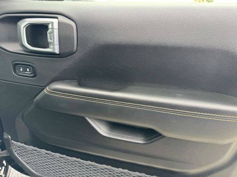 Used 2025 Jeep Wrangler Sahara image 10