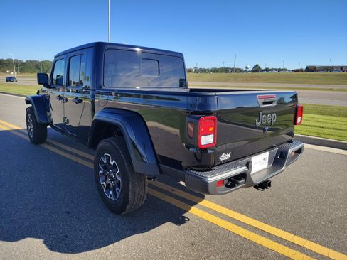 New 2025 Jeep Gladiator Sport w/ Premium Package image 5