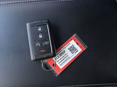 Used 2023 Jeep Grand Cherokee Limited w/ Black Appearance Package AWD/4WD image 32
