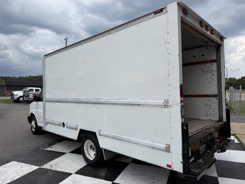 Used 2006 GMC Savana 3500 RWD image 6