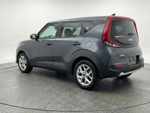 Used 2025 Kia Soul LX w/ LX Technology Package FWD image 6