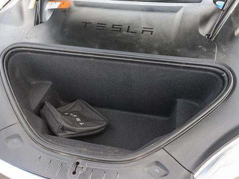 Used 2016 Tesla Model S 70D image 29